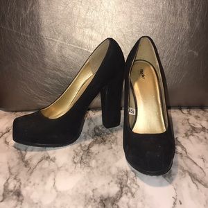 Mossimo  suede platform heel